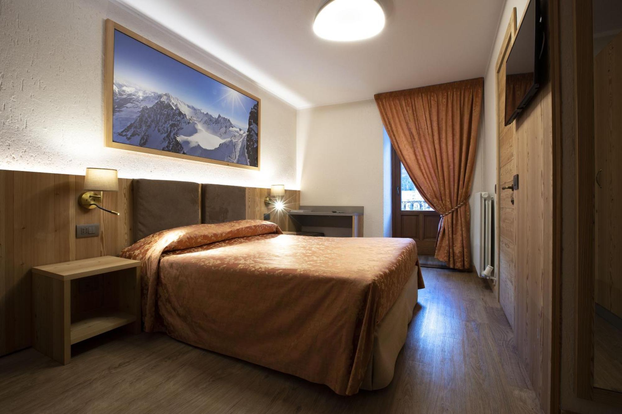 Hotel Des Glaciers Курмайор Екстер'єр фото
