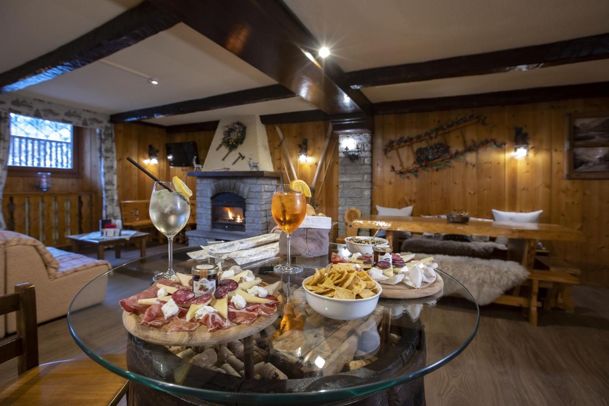 Hotel Des Glaciers Курмайор Екстер'єр фото